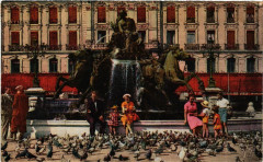 Lyon-Les pigeons de la place des Terreaux autour de la Fontaine -
																					69000 Lyon
																			