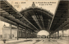 Carte postale ancienne Lyon - La Nouvelle gare des Brotteaux - Le Quai et les voies - Ouverte aux voyageurs le 7 avril 1908
                                                                     à Lyon
                                