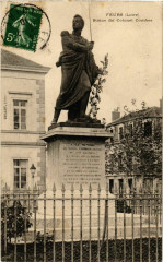Feurs- Statue du Colonel Combes France à Feurs