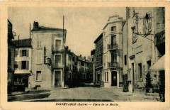 Noiretable- Place de la Mairie à Noirétable