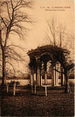 La Bastie d'Urfe - Pavillon dans le Jardin