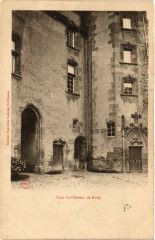 Cour du Chateau de Boisy -
													42 Loire
												