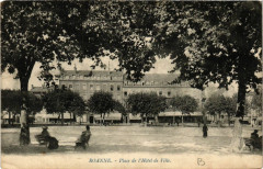 Roanne Place de l'Hotel de Ville -
																					42300 Roanne
																			