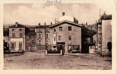 Maclas - Place de la Mairie à Maclas