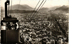 Grenoble - Teleferique de la Bastille - Perspective sur la ville à Grenoble
