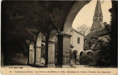 Les Cloîtres de l'Hôtel de Ville à Crémieu