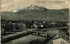 Grenoble - Vue générale et le Moucherotte à Grenoble