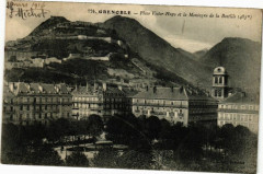 Grenoble Place Victor-Hugo et La MONTAgne de la Bastille (1483 m) à Grenoble