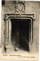 Charlieu - Une porte du prieure -
													38 Isère
												