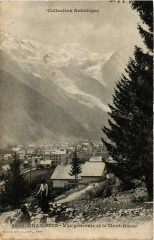 Chamonix - Vue générale et le Mont-Blanc