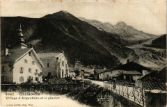 Chamonix Village d'Argentiere et le glacier