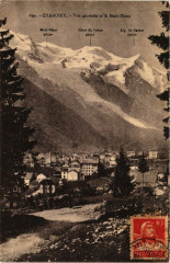 Chamonix - Vue générale et le Mont-Blanc