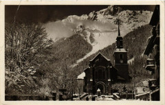 Chamonix - Place de l'Eglise et le Brevent