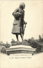 Statue de Voltaire a Ferney