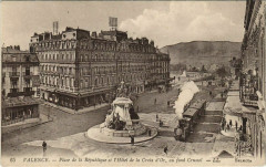 Valence Place de la Republique et Hotel de la Croix d'Or France à Valence
