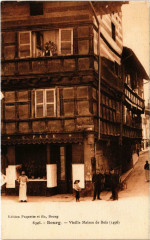 Bourg - Vieille Maison de Bois