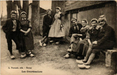 Les Courtisailles Folklore Types