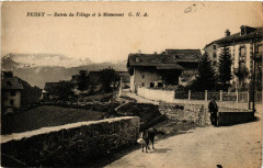 Peisey - Entrée du Village et le Monument