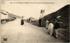 Col du Mont Cenis - Gendarmes Francais et Italien pres de