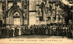 Hautecombe - Lac du Bourget - L'Eglise - Sortie de Messe