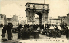 Marseille - La Porte d'Aix et le Marche à Marseille