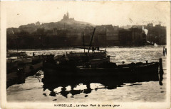 Marseille Le Vieux Port a contre jour. à Marseille