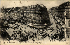 Marseille Le Quai du Port et la Rue de la Republique à Marseille