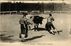 Course De Taureaux Matador portant l'estocade