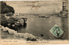 Marseille-Sortie du Vieux Port à Marseille