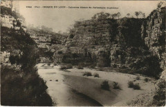 Crique du Loup - Calcaires Blancs du Jurassique Superieur -
													83 Var
												