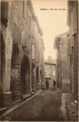 Grimaud - Rue des Arcades à Grimaud
