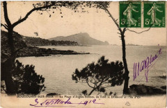 Boulouris-sur-Mer La Plage d'Aigues bonnes, au fond le Dramont -
													83 Var
												