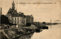 Corbeil - L'Hotel de Ville et les Grands Moulins
