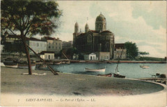 Saint-Raphael Le port et l'eglise France à Saint-Raphaël
