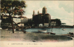 Saint-Raphael Le port et l'eglise France à Saint-Raphaël