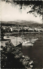 Sanary Le port et les quais France -
													83 Var
												