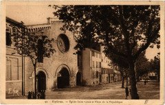Hyeres - Eglise Saint-Louis et Place de la Republique à Hyères