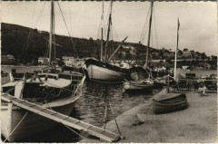 Saint-Mandrier Yacht et Tartanes dans le Port