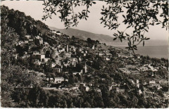 Roquebrune Vue Generale - Au Fond les Alpes Italiennes