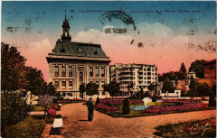 Villefranche-sur-Saone Jardin Public et le Forum à Villefranche-sur-Saône