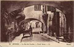 La Rue des Porches à Hyères