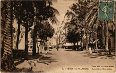 Hyeres-les-Palmiers - L'Avenue Gambetta à Hyères