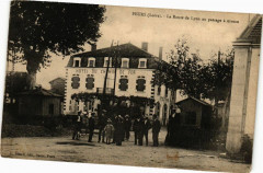 Feurs - La Route de Lyon au passage a niveau à Feurs