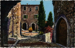 Eze Village vieille Place du Planet à Èze