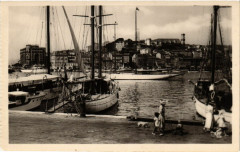 Cannes - Le Port et le Mont Chevalier à Cannes