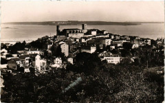 Cannes Vue sur la Vieille Ville et les Iles à Cannes