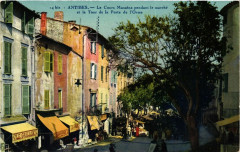 Antibes Le Cours Massena pendant le marche à Antibes
