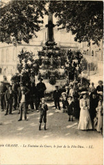Grasse La Fontaine des Cours, le jour de la Fete-Dieu à Grasse