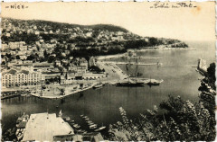 Nice - Entrée du Port - Le Mont Boron à Nice