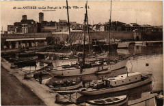 Antibes - Le Port et Vieille Ville à Antibes